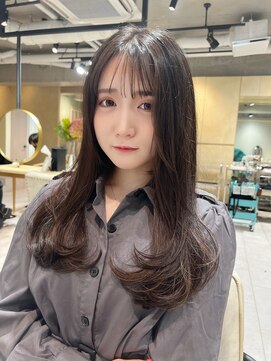 ティア(Tia.) ロングヘア/レイヤーカット/内巻き/シースルー/前髪