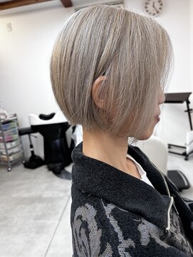 グリ(GURI) 白髪染めを使用しないハイライトデザインカラーグレージュカラー