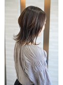 外ハネレイヤーミディ×シアーブラウン