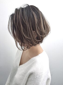 トルネード(TORNADO) 外国人風ボブ 極細ハイライト バレイヤージュグラデ グレージュ