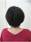 ショートスタイル。カーキカラー