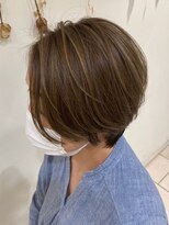 ティダスマイル(tida smile)&nbsp;脱白髪染め☆白髪ぼかしハイライト大人美人ショート