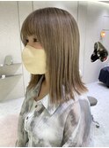 切りっぱなしカット×クリーミーアッシュベージュ