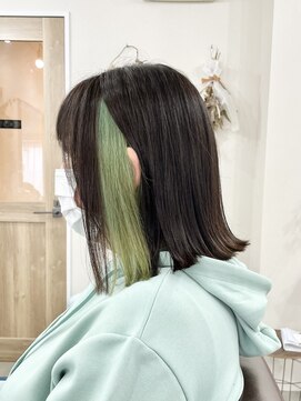 ホンネ(honne.) イヤリングカラー×エメラルド