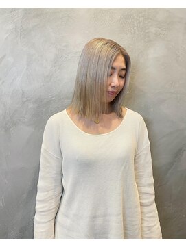 ワッツユアヘアストーリー(What’s your hair story) アッシュブロンドロングボブ