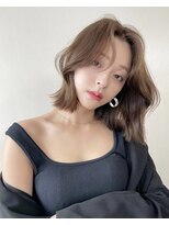韓国風くびれミディアム　長め前髪で小顔効果抜群！