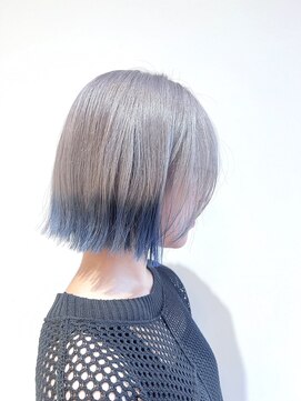 コワファースト させぼ五番街店(COIFF1RST) ホワイトシルバー×ブルー