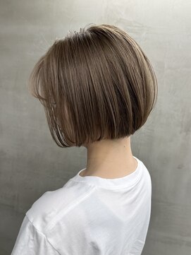 アンバー(UMBER) ミルクティーベージュ　ボブ　ブリーチ2回