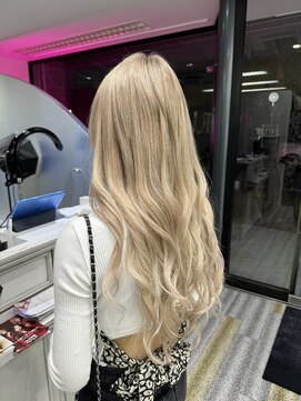 アフューズバイストゥー(Vfuse by StueW) ホワイトベージュ×エクステ