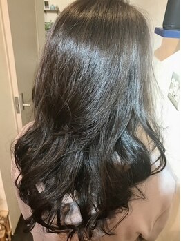 ナトゥーアベーネヘア(Natur Bene hair)の写真/【大人女性の定番】上品な艶パーマで、洗練された印象へ。〈布施〉