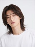 フェザーショート刈り上げセンターパートホワイトブロンドカット