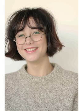 ナタン 自由が丘(NATHAN) メガネも似合う抜け感クセ毛ボブ * oi *