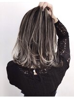 トルネード(TORNADO) 外国人風ロブ ハイライトバレイヤージュ グレージュ 白髪ぼかし