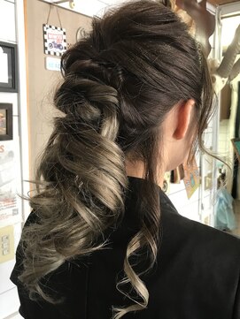 エボノスヘアー エボノスヘアー 編み込みアレンジ