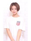 センター分けがポインとのリップ上ショートヘア