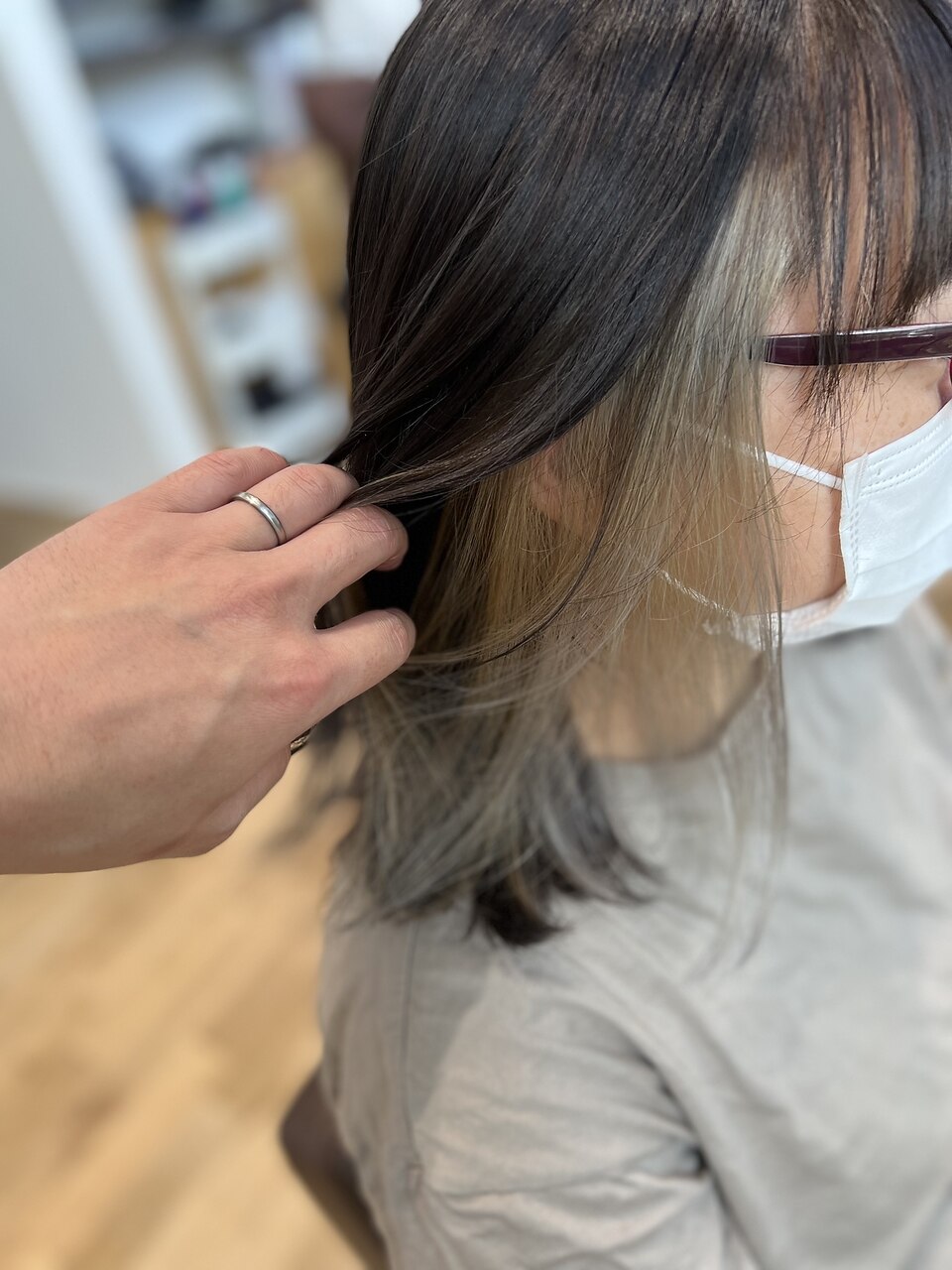 ペールベージュ×外ハネ:L136154480|ヘアースペース アモール(Hair