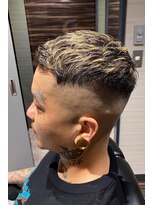 エヌドットバーバー ヒロオ(N.BARBER HIROO)&nbsp;ハイライト×スキンフェードクロップ