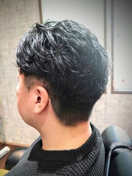セブン(SEVEN) 男ならカッコいい刈り上げパーマ