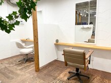 ヘアサロン リーフ(Hair Salon Leaf)の雰囲気（半個室空間の落ち着く店内　隣と目が合わない配置になっています）