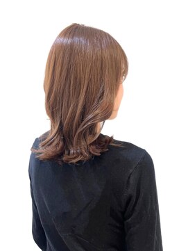 アッシュ 十日市場店(Ash) 肩下巻き髪スタイル