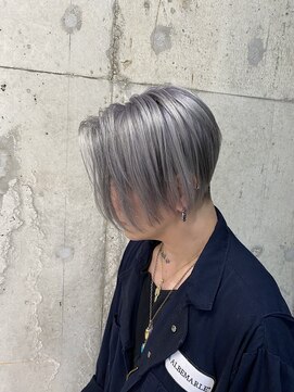 リボン(Libon) 前下がりショート×シルバー