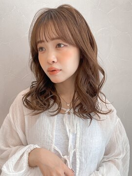 アグノス 青山(Agnos) ミディアムヘア 暗めカラー デザインカラー くびれヘア