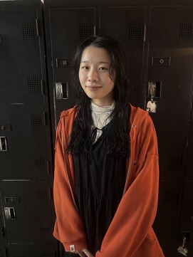 ヘアーアイストゥーレ(HAIR ICI TRE) ダークカラー就活カラー重ためロングパーマ