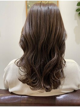 ジャドール(J'ADORE)の写真/高い技術力で白髪を綺麗に染めるので、乾燥やパサつきのお悩みも改善!透明感&艶感溢れる仕上がりに*