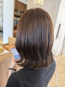 サリュー バイ イザ(Salut by IZA) モカブラウンカラー似合わせカットロング韓国風巻き