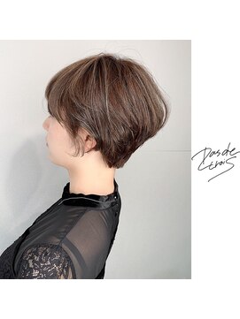 パドトロワ(Pas de trois) 新潟×春のベリーショート×ミルクティーベージュ×耳掛けヘア