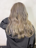 オースト ヘアー ステラ 新宿店(Aust hair Stella) ミルクティベージュダブルカラー×ラフウェーブロング　kizashi 