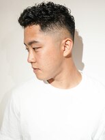 リーブラウン(Re:BROWN)&nbsp;フェードカットかき上げヘアハードパーマスタイル