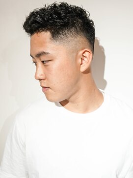 リーブラウン(Re:BROWN) フェードカットかき上げヘアハードパーマスタイル