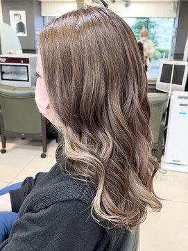 ヘアークリアー 春日部 インナーカラー/ホワイトベージュ×ブラウン/巻いて可愛い◎