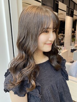 ステア ケース(stair case) 韓国艶々巻き髪 ミディアムヘア 顔まわりカット