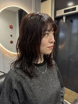 ジゼル(GiseL)&nbsp;ラフカールなパーマスタイルにブラウンでより動きを見せてます！