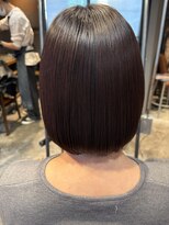 インス(ensue)&nbsp;◎冬カラー×小顔効果！大人可愛い丸みボブで艶髪イメチェン