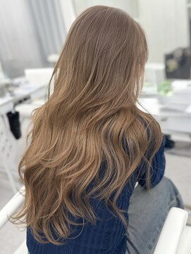 アマトウキョウスマートサロン(AMA TOKYO×Smart Salon) ヘーゼルベージュ　ブリーチなし　レイヤーカット　海外風