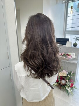 ナビバイケンジ(NaVI by KENJE) 【NaVI/渡辺】ハイレイヤーカット♪