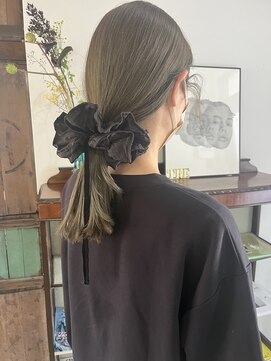 ヘアーアイストゥーレ(HAIR ICI TRE) オリーブベージュ　ブリーチなし　ロング　髪質改善　担当阿知波