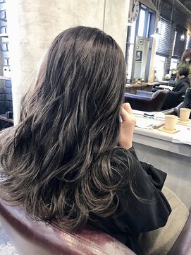 リルア 博多(LIRUA) 細めハイライト☆アッシュグレーベージュ