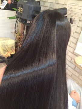 ソルシエールドゥアラジン(Sorciere de aladdin) ロングだからこそ毛先まで柔らかく潤う細胞.再生縮毛矯正