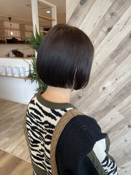 エル(aile) パツっと切りっぱなしボブ