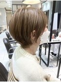 大人に馴染む白髪ぼかしミルクティーベージュ