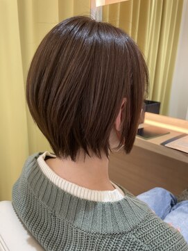 くすみ系カラー×ショートボブ