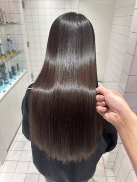 ロンドルーチェ 心斎橋(Lond luce) ダークアッシュ/ミディアムレイヤーカット［髪質改善/縮毛矯正］