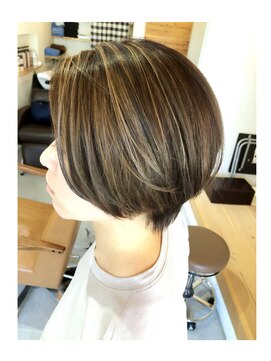 ララ(Lala) ショートボブ×ハイライト