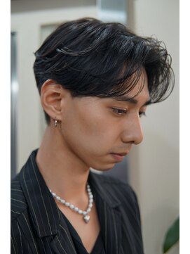 レーヴス(REVES) カジュアル大人フェザーパーマ　毛流れセンターパート