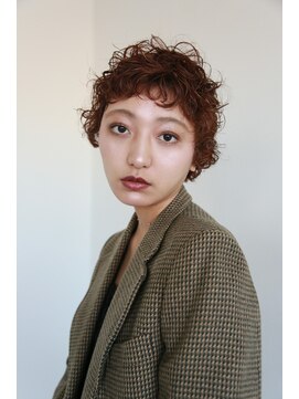 カーリーショートヘア