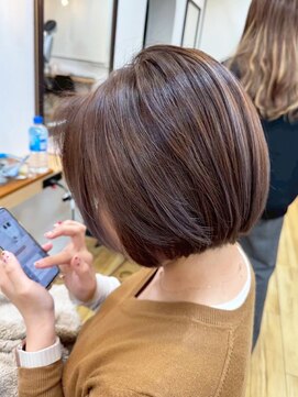 モーラ 鳳店(MOLLA) 柔らか丸みショートボブ